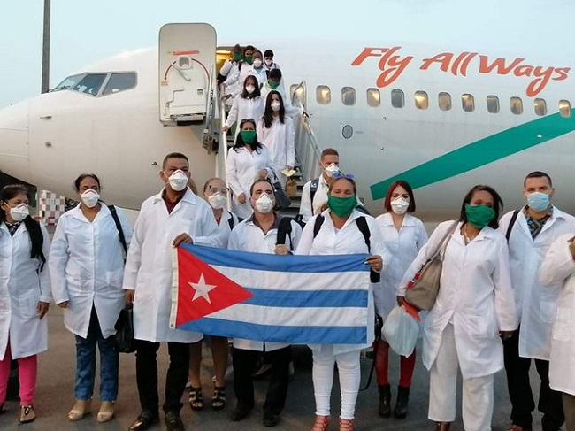 Médicos cubanos