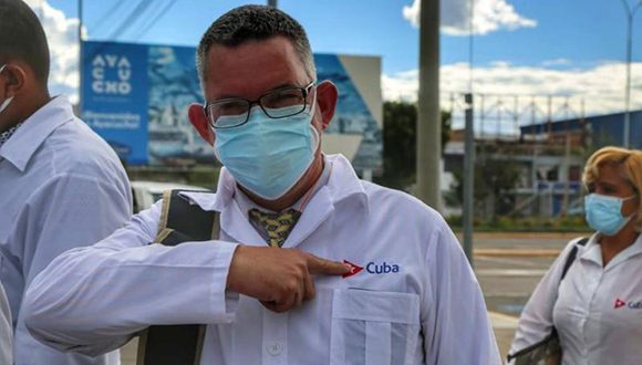 Profesionales cubanos de la salud 