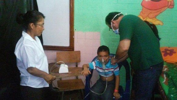 Médicos cubanos en Escuintla, Guatemala continúan en la lucha por la vida