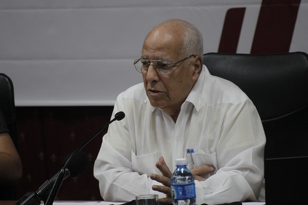 Ricardo Cabrisas, Ministro de Economía y Planificación.