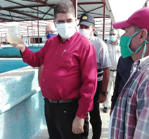 Ministro de la Industria Alimentaria recorre entidades del sector en Santa Cruz del Sur, Camagüey