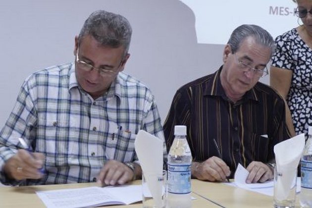  Los ministros de Educación Superior, Doctor José Ramón Saborido Loidi, y de Agricultura, Gustavo Rodríguez Rollero, firmaron , un convenio para favorecer la capacitación y la productividad