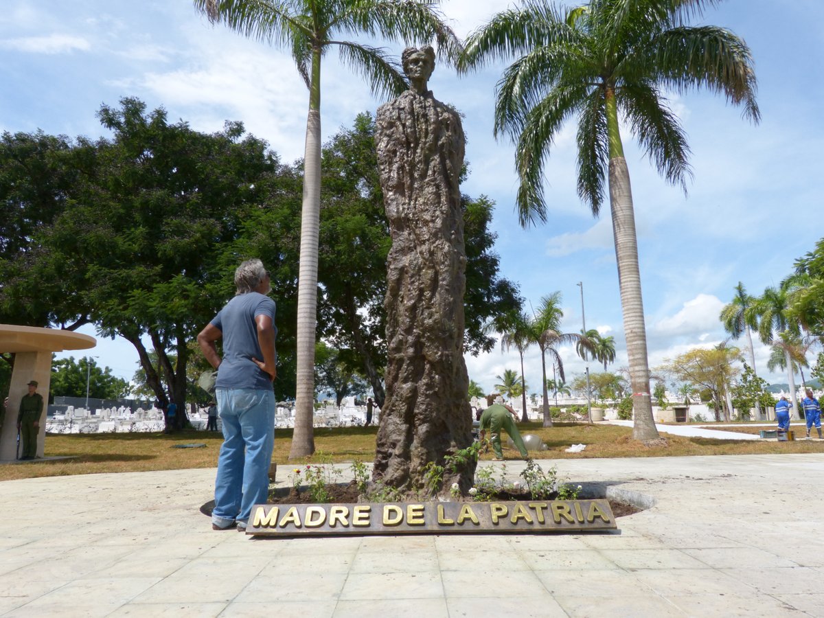 Monumento de Mariana Grajales en el cementerio de Santiago de Cuba
