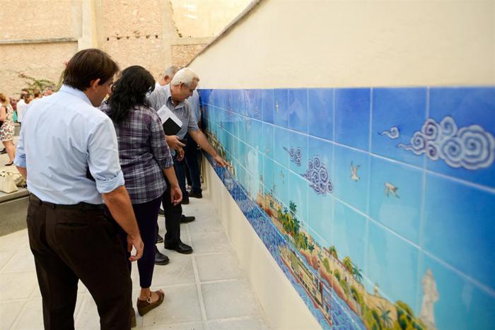 Mural de azulejos donado por la República de Turquía se suma a los atractivos que de por sí ya tiene esa zona de la parte más antigua de la ciudad