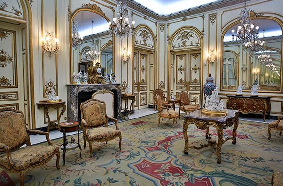 Salón Principal, su decoración se inspira en el estilo francés Luis XV o Rococó