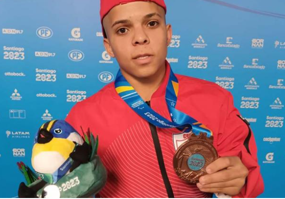 nadador cubano Yosjaniel Hernández