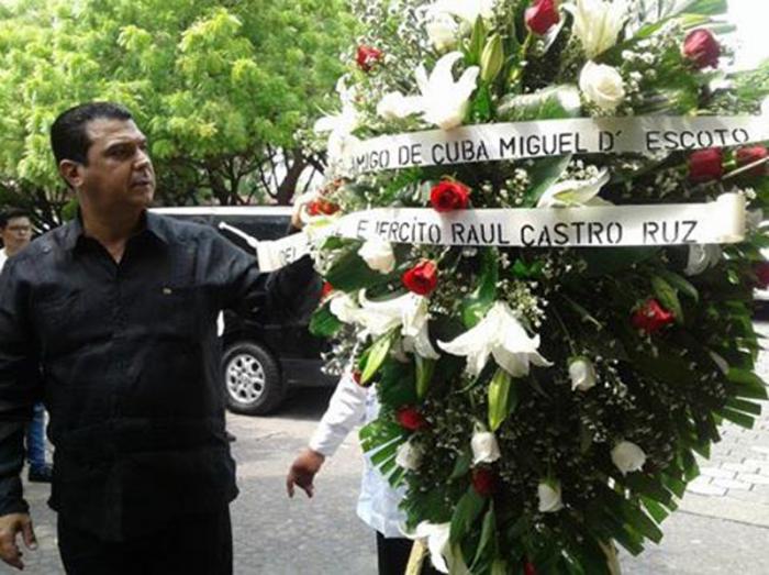 Ofrenda floral de Raúl Castro en funeral de Miguel D’Escoto