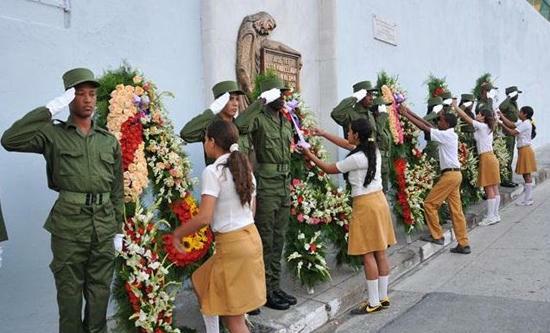 Ofrenda floral a héroes del alzamiento del 30 de Noviembre de 1956
