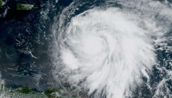 Huracán María azota a varias islas del Caribe