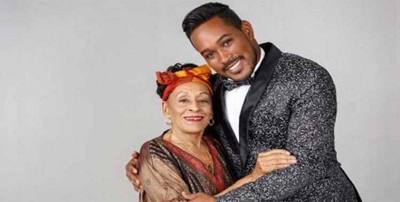 La diva del Buena Vista Social Club, Omara Portuondo, ofrecerá este viernes un concierto online junto al flautista Ethiel Faílde. Foto: Prensa Latina.