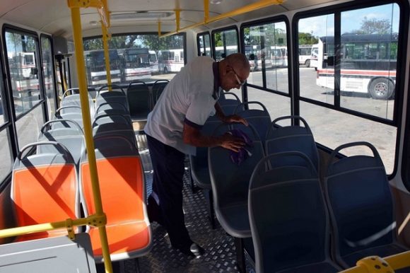 Los trabajadores santiagueros del sector han dado una respuesta a las medidas orientadas por las máximas autoridades del país para frenar el contagio de la COVID-19, que se extiende de manera acelerada por el mundo. Los trabajadores santiagueros del sector han dado una respuesta a las medidas orientadas por las máximas autoridades del país para frenar el contagio de la COVID-19, que se extiende de manera acelerada por el mundo.