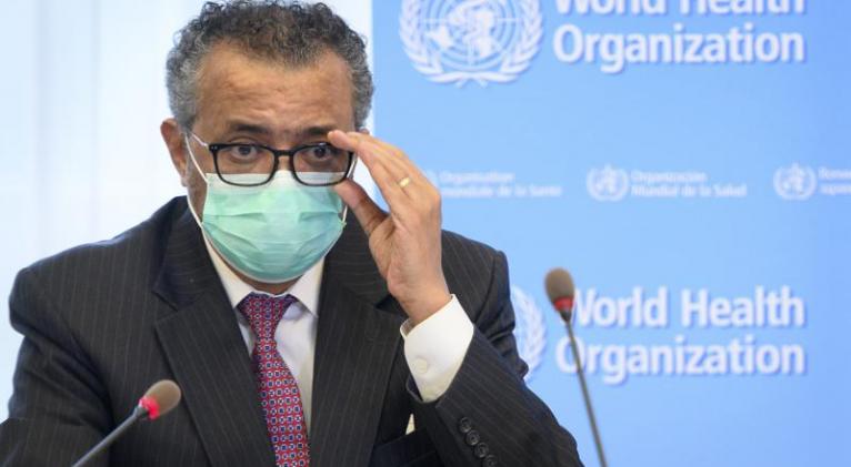 ARCHIVO - En esta foto del 24 de mayo del 2021, Tedros Adhanom Ghebreyesus, director general de la Organización Mundial de la Salud, habla en una reunión con el ministro de salud de Suiza, Alain Berset, en Ginebra. (Laurent Gillieron/Keystone vía AP, archivo)