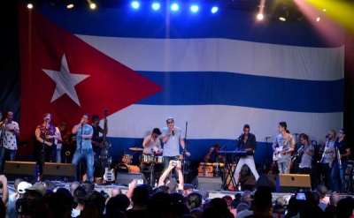 El cantautor Paulito FG y su Élite en concierto ofrecido en la Plaza de la Revolución Ignacio Agramonte, en Camagüey, el 24 de julio de 2017, como parte de su gira nacional. ACN FOTO/ Rodolfo BLANCO CUÉ
