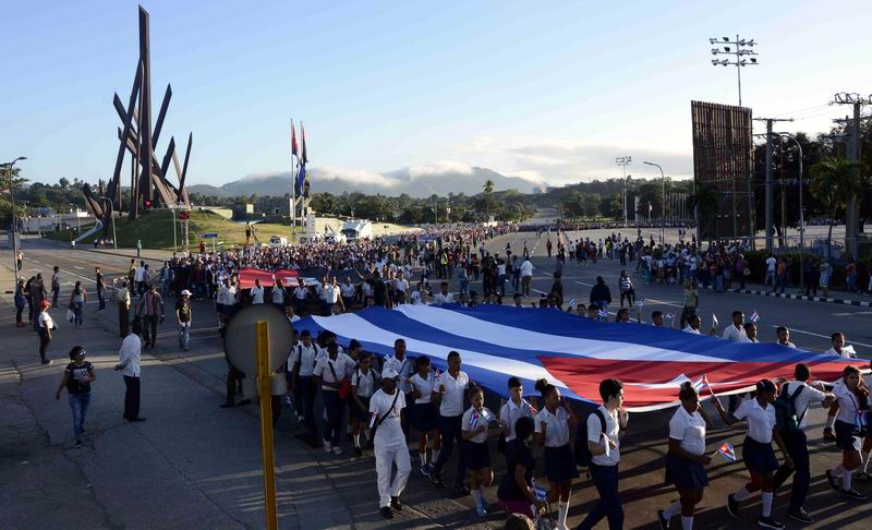 Peregrinación en Santiago de Cuba por Fidel 