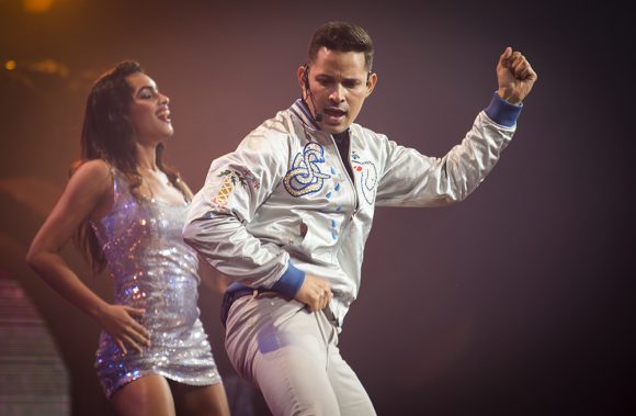 El cantante Leoni Torres se alzó con el Premio de la Popularidad por su video clip “Te pongo a bailar”. Foto: Irene Pérez/ Cubadebate.