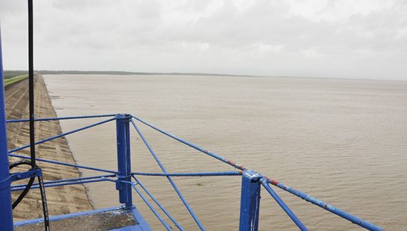 La presa Zaza después del paso del huracán Irma. Foto: Vicente Brito/ Escambray.