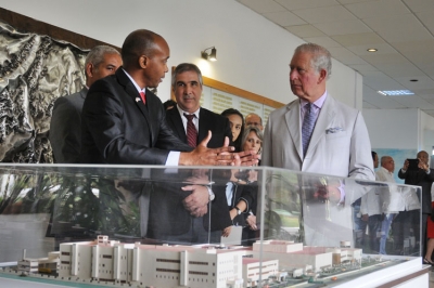 Príncipe de Gales visita Centro de Inmunología Molecular de Cuba 
