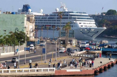 Crucero arribando a puerto habanero 