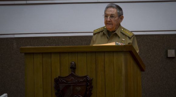 Raúl Castro interviene en la última sesión de la Octava Legislatura de ANPP. Foto: Irene Pérez/ Cubadebate.