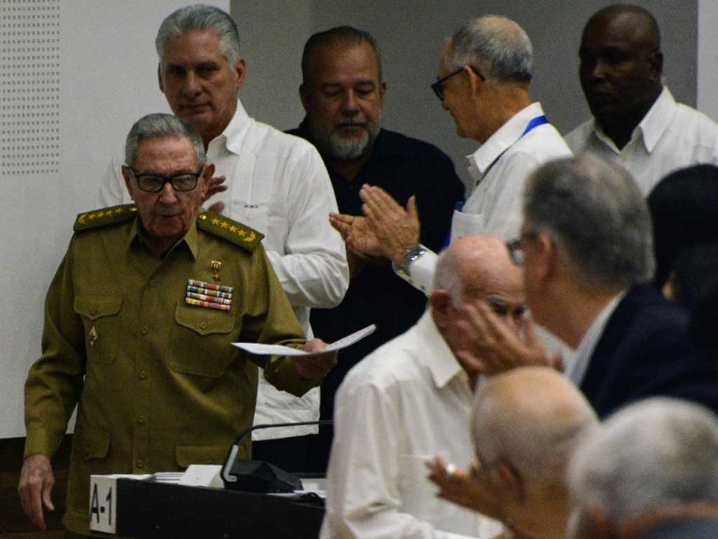 Asisten Raúl Castro y Díaz-Canel a sesión extraordinaria del Parlamento de Cuba
