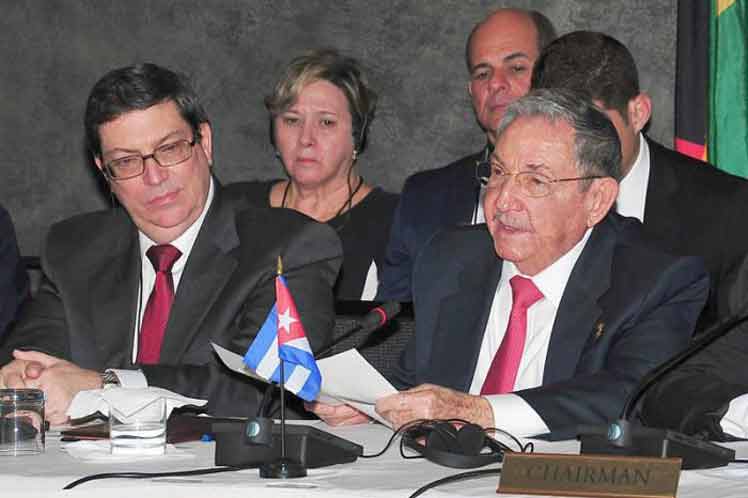 Raúl Castro y Bruno Rodríguez en Antigua y Barbuda