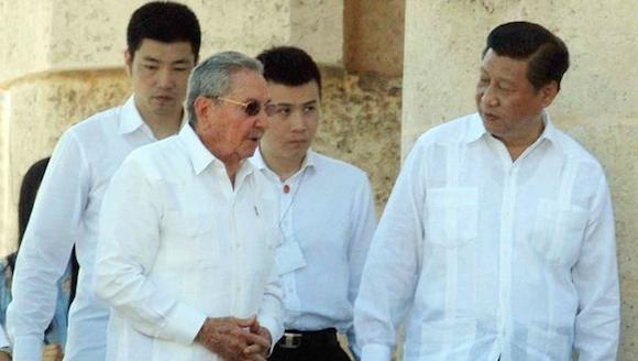 El presidente chino y Raul Castro
