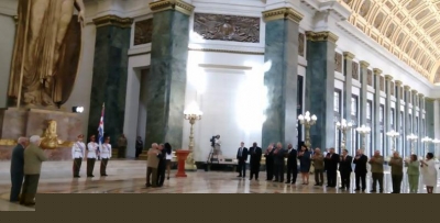 Presidente Raúl Castro condecoró a dirigentes históricos de la Revolución