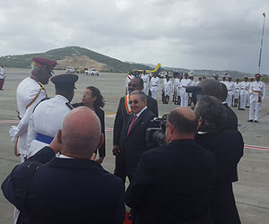 El General de Ejército Raúl Castro Ruz, Presidente de los Consejos de Estado y de Ministros, llegó este jueves a Saint Mary´s, Antigua y Barbuda, para participar en la VI Cumbre Comunidad del Caribe (CARICOM)-