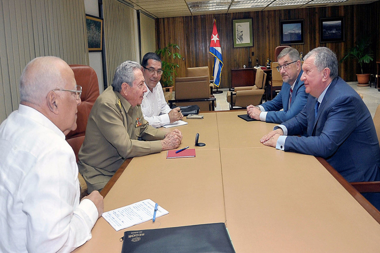 Recibe Raúl Castro al presidente de petrolera rusa Rosneft