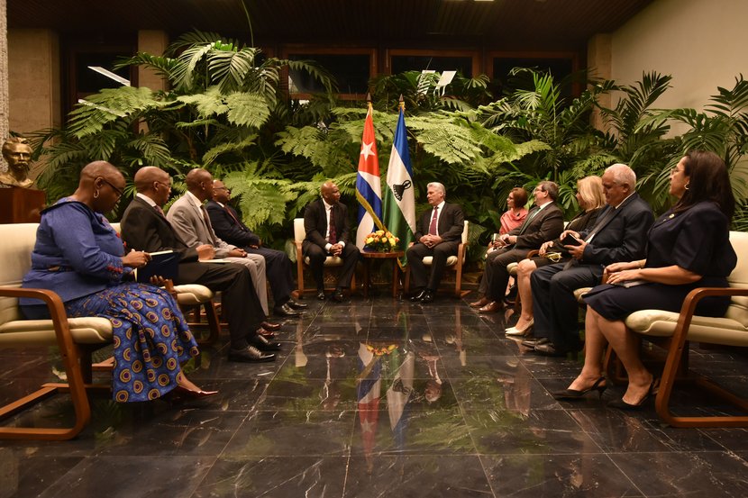 Díaz-Canel recibe a Letsie III, rey de Lesoto