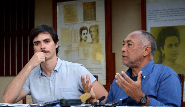 Daniel Romero Pildaín y el cineasta cubano Rigoberto López Pego