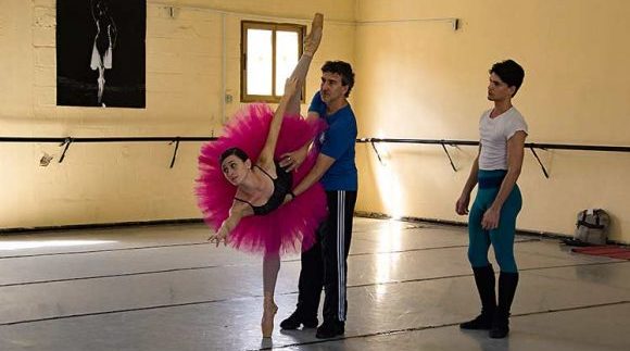 Julio Bocca aporta su maestría a bailarines de Cuba
