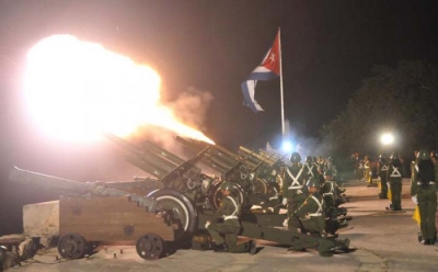 Salvas de artillería en saludo al triunfo de la Revolución 