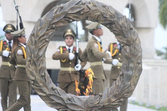 El equipo visitó Santa Ifigenia de Santiago de Cuba. Foto: Boris Luis Cabrera. El equipo visitó Santa Ifigenia de Santiago de Cuba. Foto: Boris Luis Cabrera.