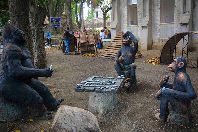 Simios articulados en la Finca de los Monos, un viaje a la tecnología