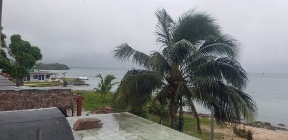 Tormenta Elsa en Playa Larga