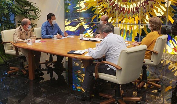 El ministro de Transporte, Eduardo Rodríguez Dávila, compareció en la Mesa Redonda este miércoles 17 de junio de 2020. Foto: Presidencia Cuba/Telegram. El ministro de Transporte, Eduardo Rodríguez Dávila, compareció en la Mesa Redonda este miércoles 17 de junio de 2020. Foto: Presidencia Cuba/Telegram.