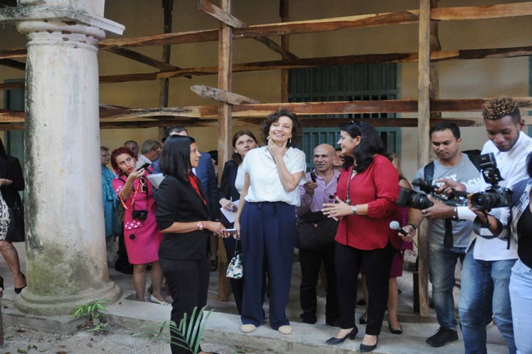 Directora de la Unesco recorre convento y escuela restaurada en Cuba