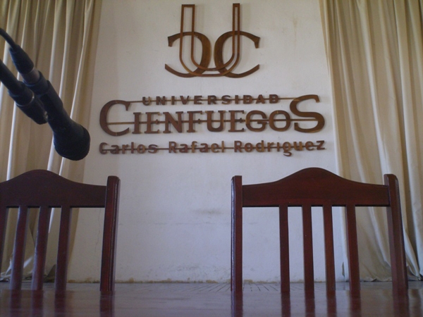 Oferta Universidad de Cienfuegos cursos por encuentros y a distancia