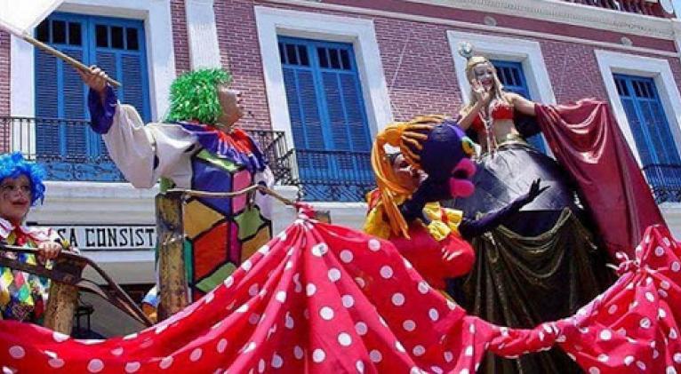 Abierta al público amplia exposición colectiva de las Romerías de Mayo