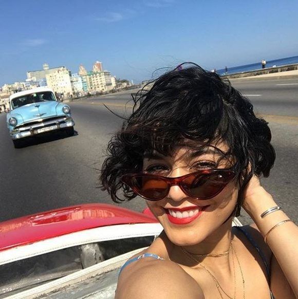 Vanessa Hudgens en el malecón de La Habana. Foto vía Instagram.