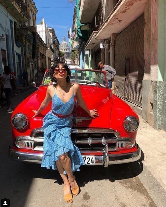 Vanessa Hudgens en el malecón de La Habana. Foto vía Instagram.