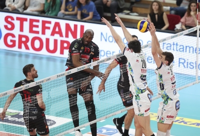 Cubano Robertlandy Simón en final de mundial de clubes de voleibol 