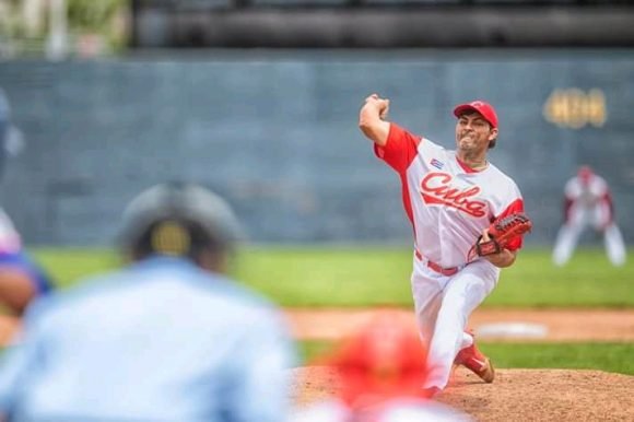 Wilson Paredes se anotó punto por juego salvado. Foto: Phil Selig.