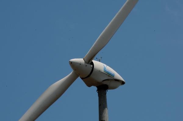 Molinos de viento instalados en el parque eólico experimental Los Canarreos, primero de su tipo en Cuba (Omara García Mederos / ACN)