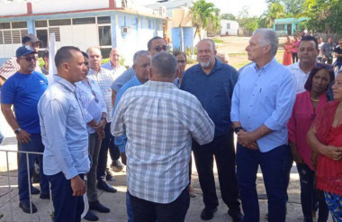 Díaz-Canel evalúa daños por lluvias en Guantánamo