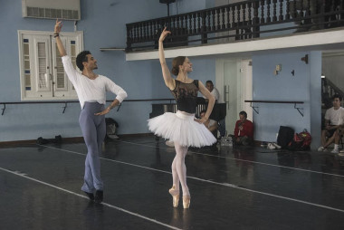 Bailarina Marianela Núñez ensaya una fiesta en Cuba