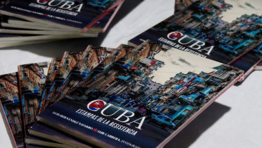 Presentan libro Cuba resistencia en México