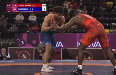 La impecable ruta del santiaguero hacia lo más alto del podio comenzó en la fase de cuartos de final, en la que arrolló 11-0 (VSU) al puertorriqueño Edwin N. Morales en solo 1:41 minutos. Autor: ACN