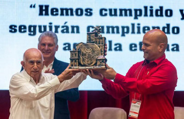 Felicitan a Comandante Machado Ventura en su 96 aniversario